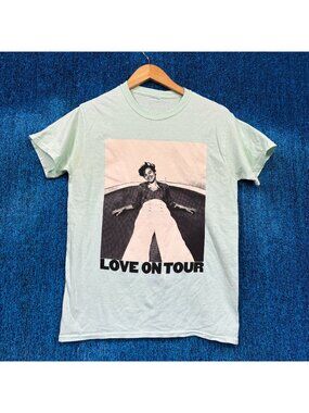 Harry Styles “Love On Tour” Graphic T-Shirt Size Small
